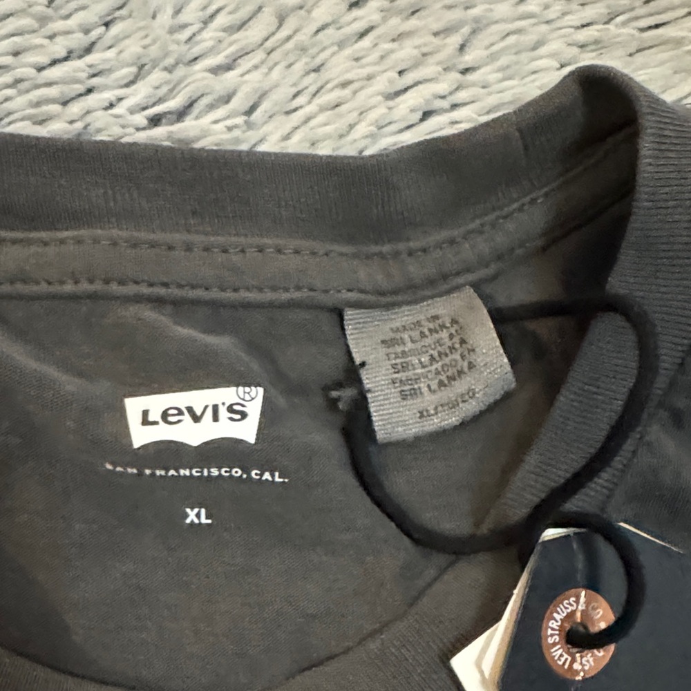 Levi's Black Snoopy Graphic Tee - Picture 2 of 4